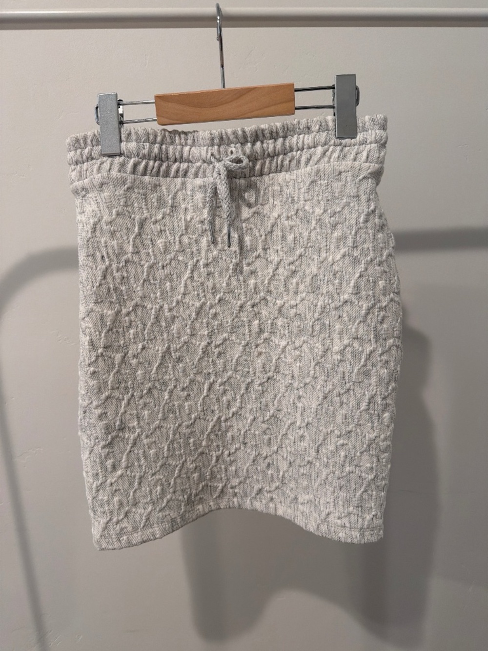 Textured grey and white drawstring mini skirt